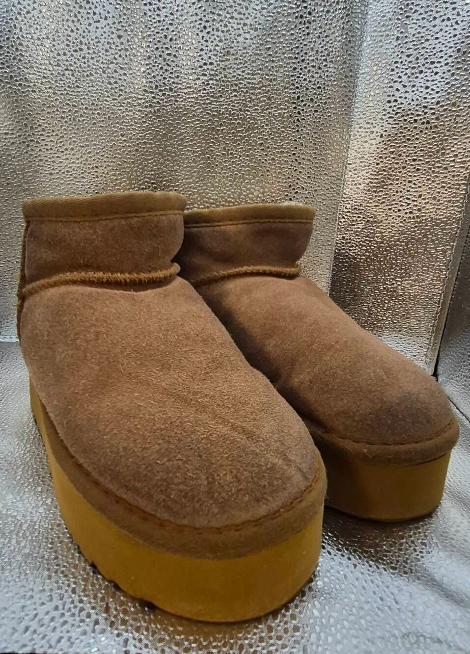 UGG - Picture 3 of 9